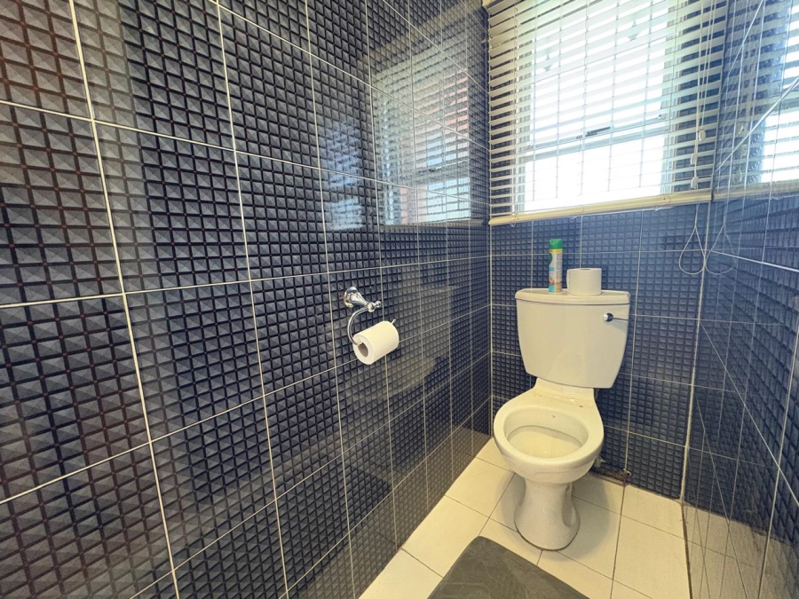 3 Bedroom Property for Sale in Seemeeupark Free State